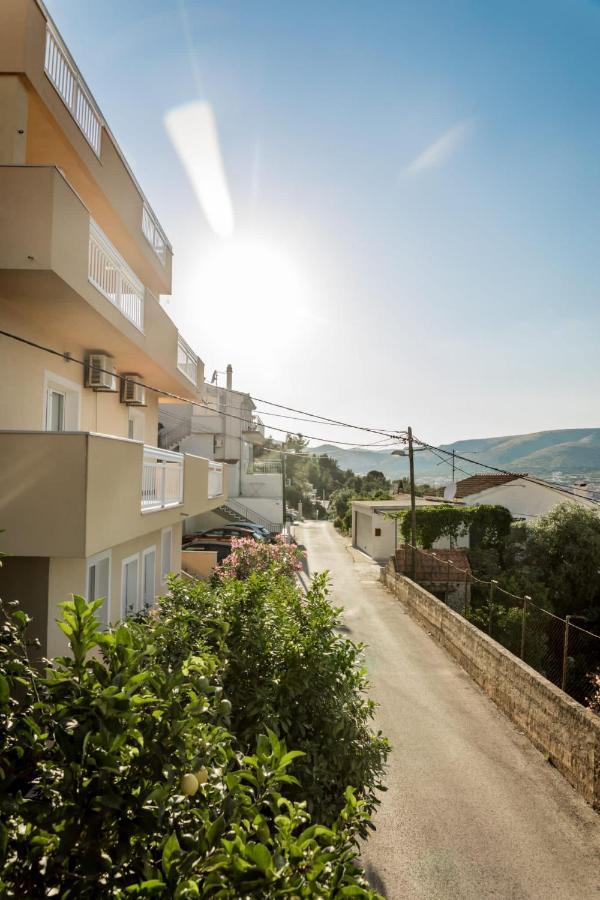 Apartment With Terrace And Sea View - Lucic Trogir Dış mekan fotoğraf