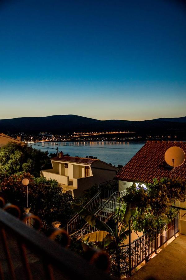 Apartment With Terrace And Sea View - Lucic Trogir Dış mekan fotoğraf
