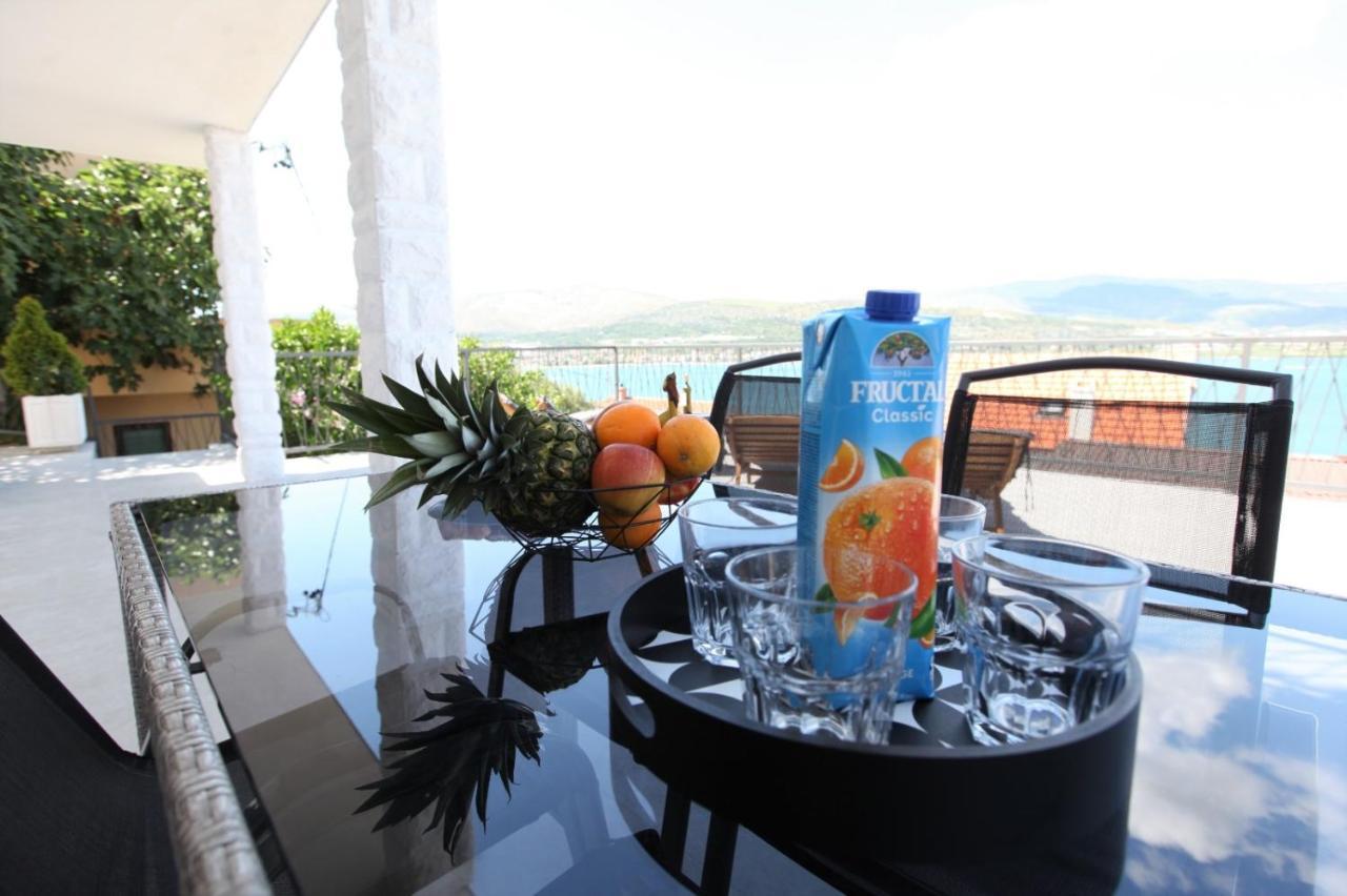 Apartment With Terrace And Sea View - Lucic Trogir Dış mekan fotoğraf