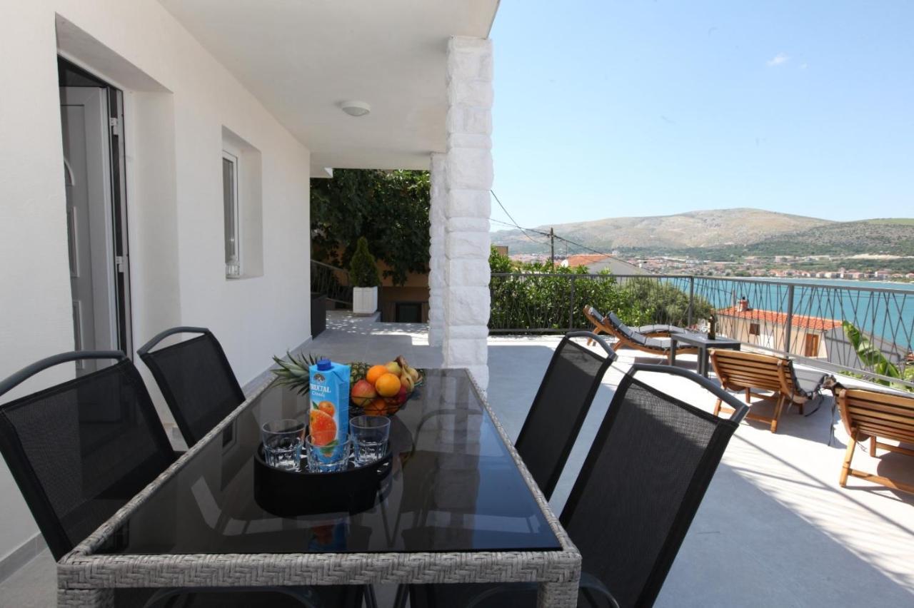 Apartment With Terrace And Sea View - Lucic Trogir Dış mekan fotoğraf