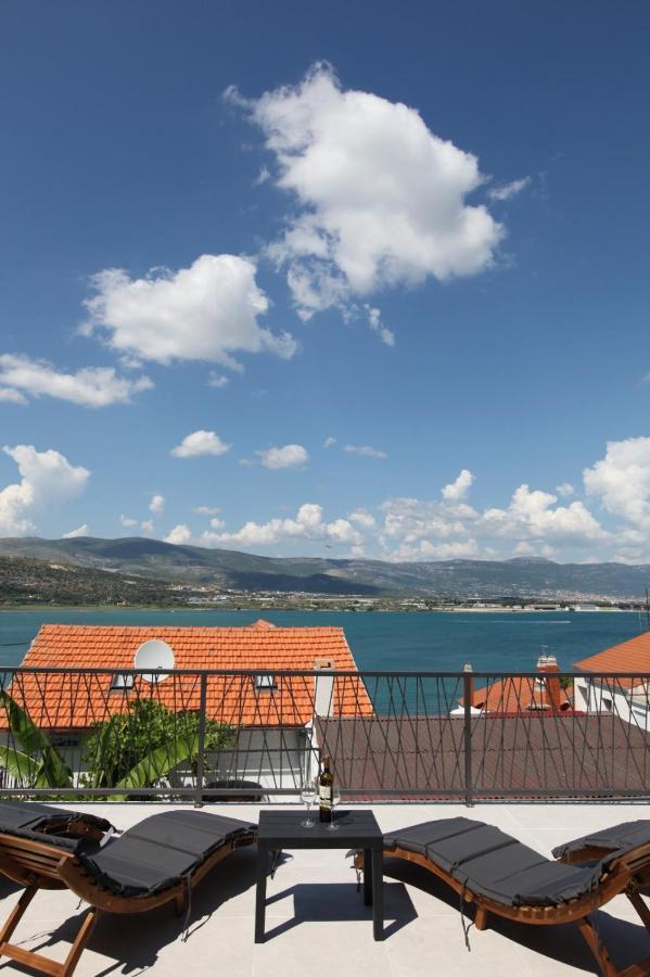 Apartment With Terrace And Sea View - Lucic Trogir Dış mekan fotoğraf