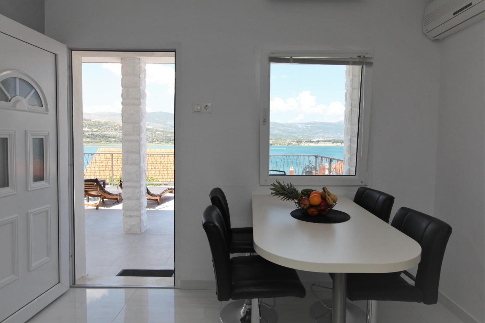 Apartment With Terrace And Sea View - Lucic Trogir Dış mekan fotoğraf