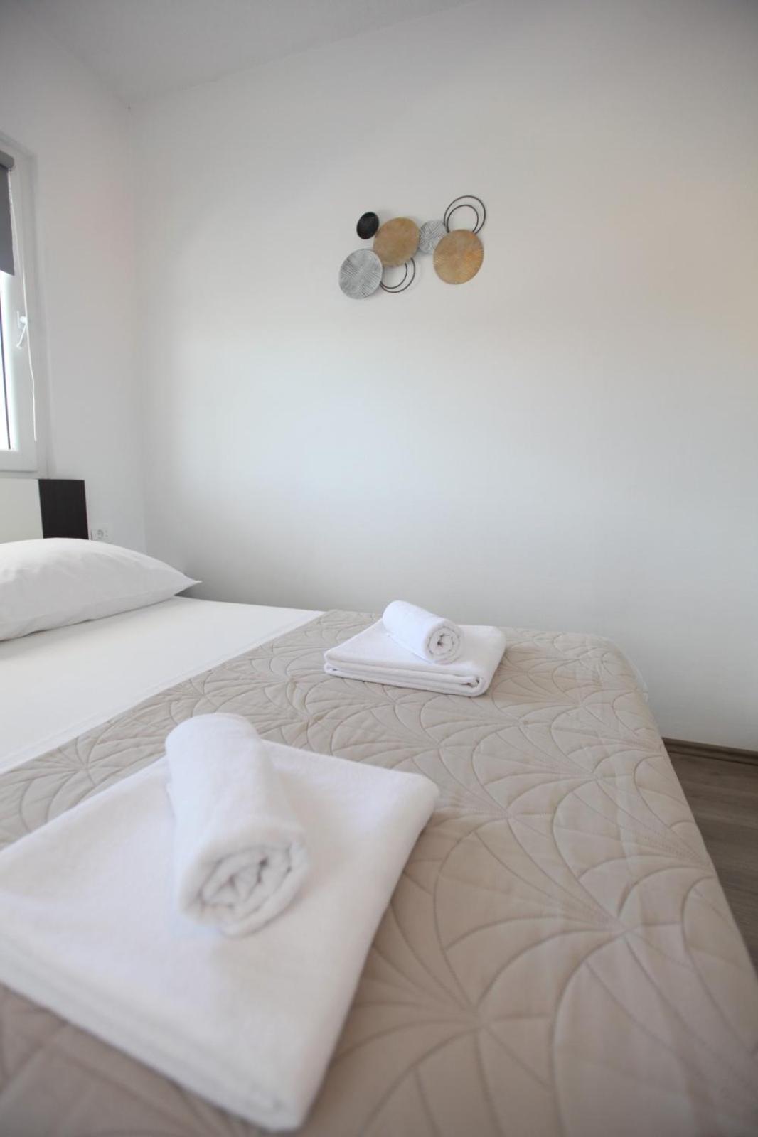 Apartment With Terrace And Sea View - Lucic Trogir Dış mekan fotoğraf