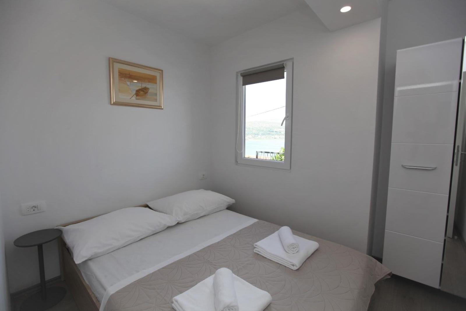 Apartment With Terrace And Sea View - Lucic Trogir Dış mekan fotoğraf