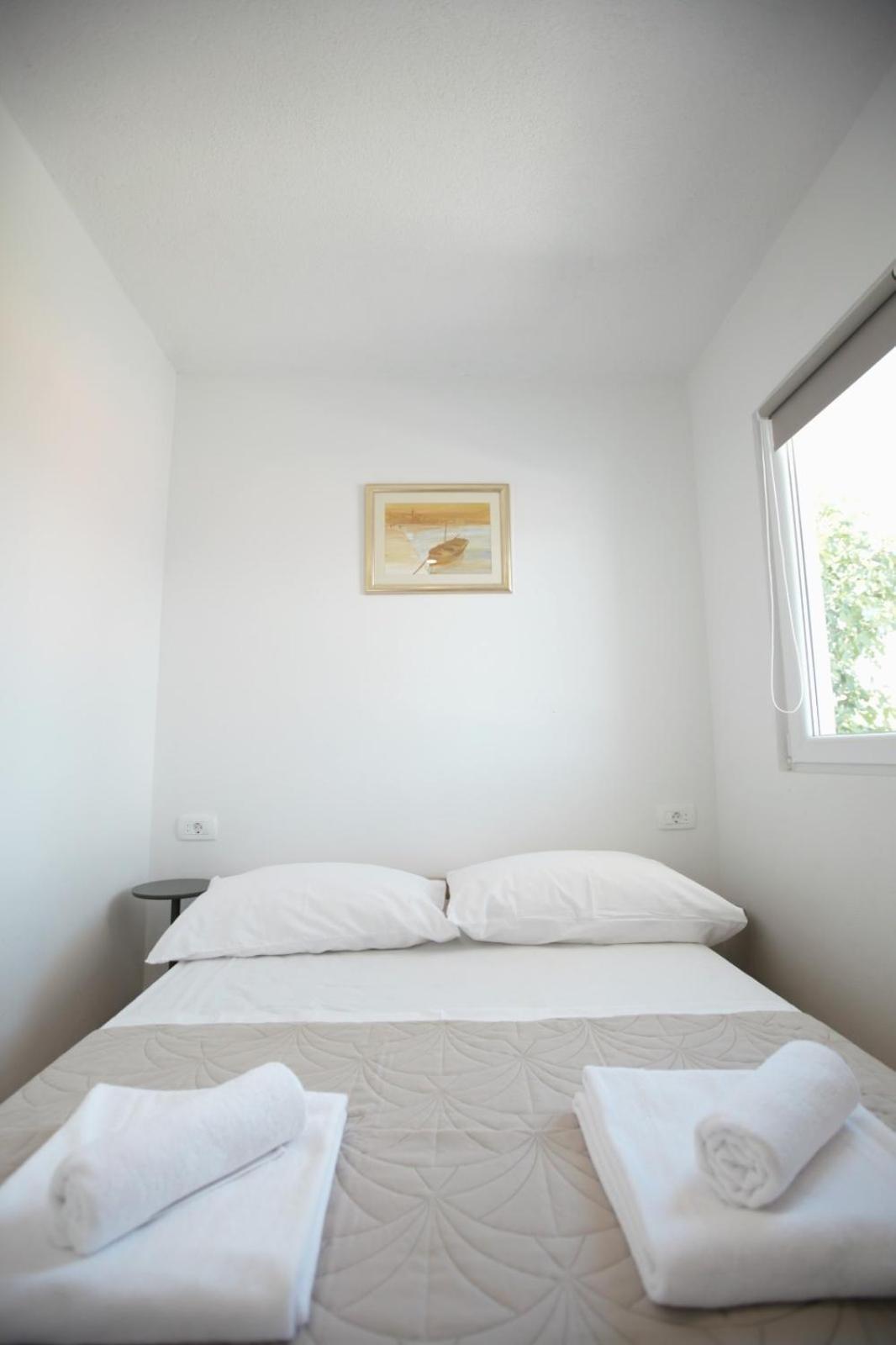 Apartment With Terrace And Sea View - Lucic Trogir Dış mekan fotoğraf