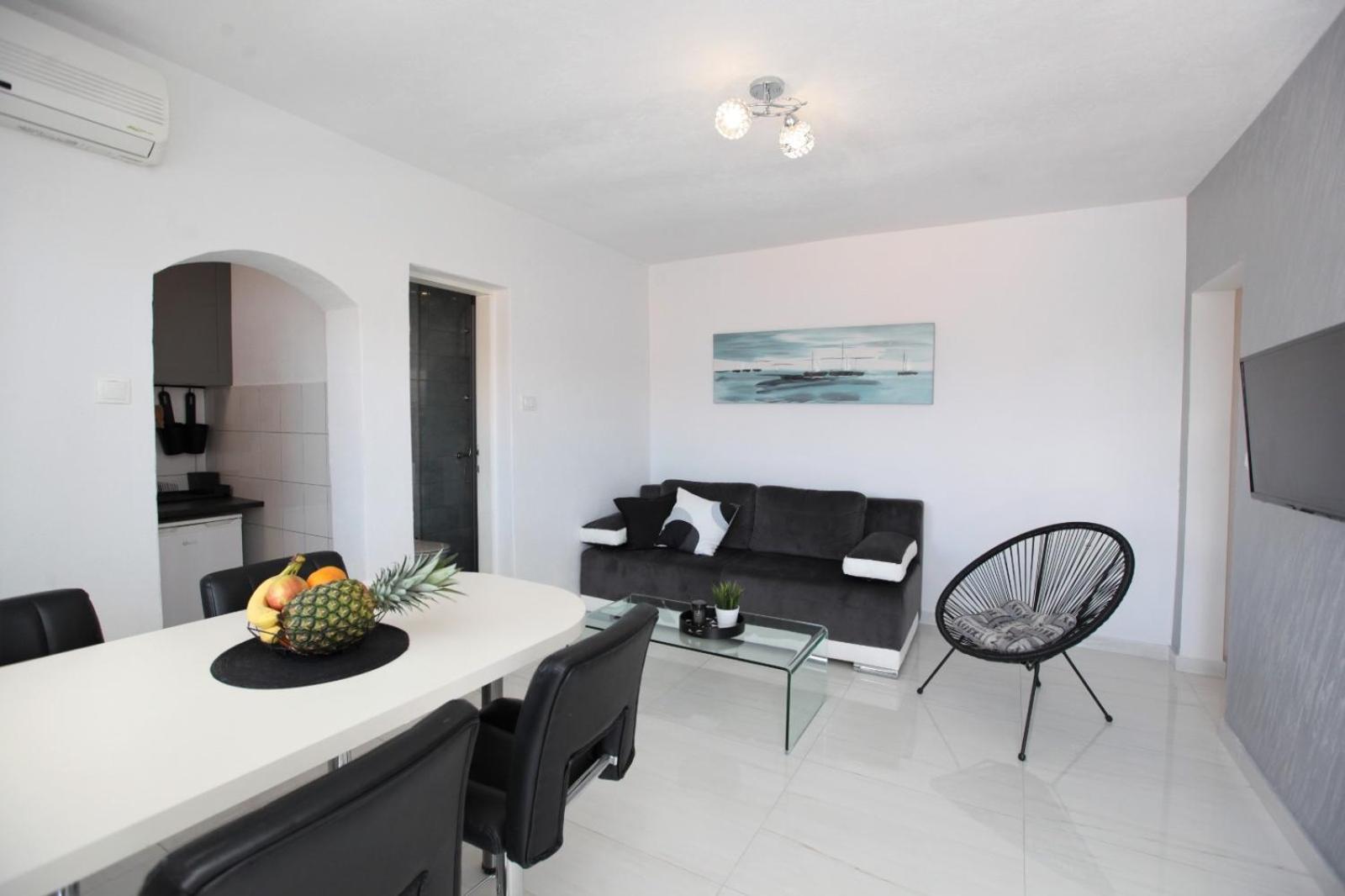 Apartment With Terrace And Sea View - Lucic Trogir Dış mekan fotoğraf