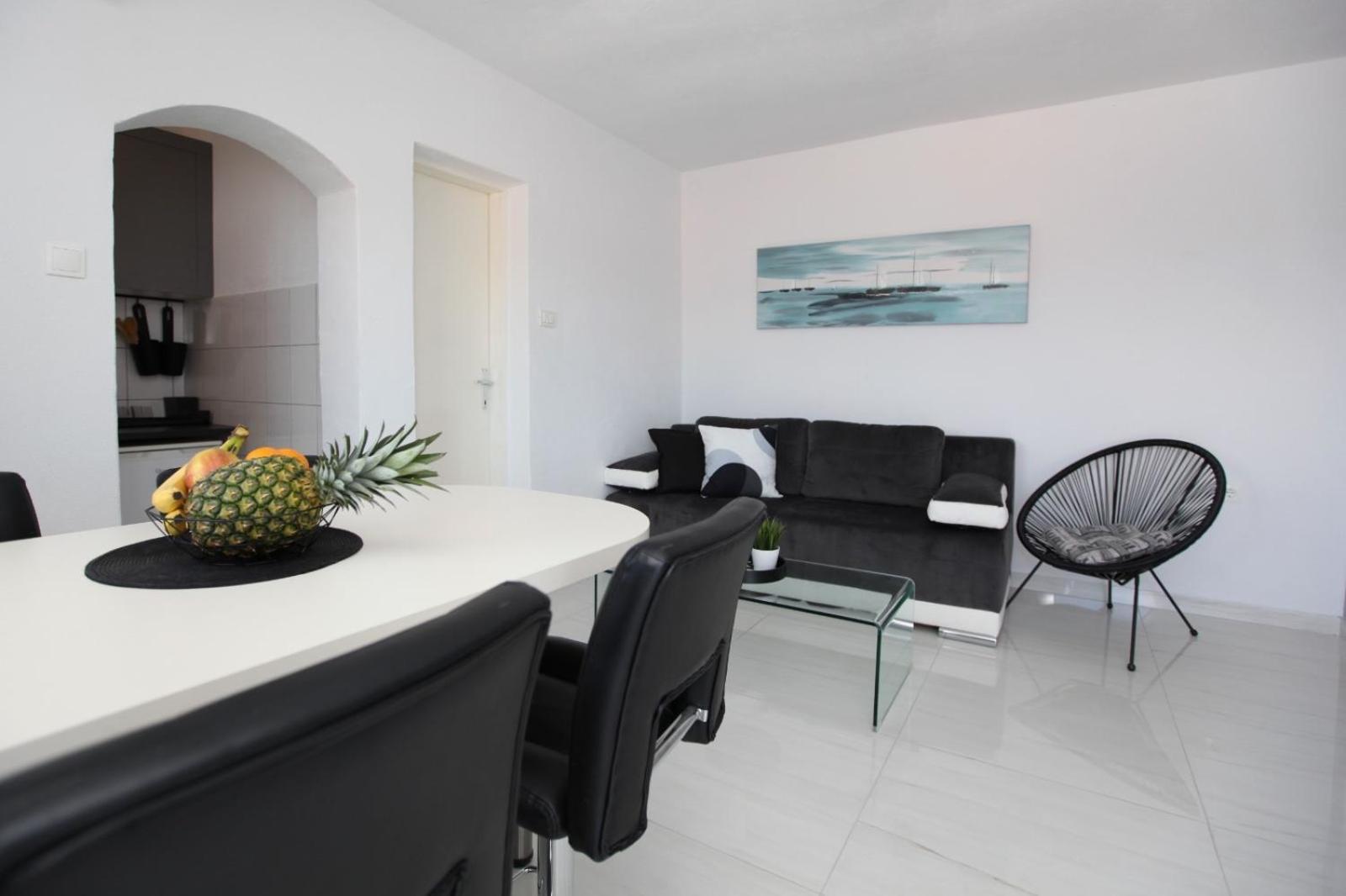 Apartment With Terrace And Sea View - Lucic Trogir Dış mekan fotoğraf